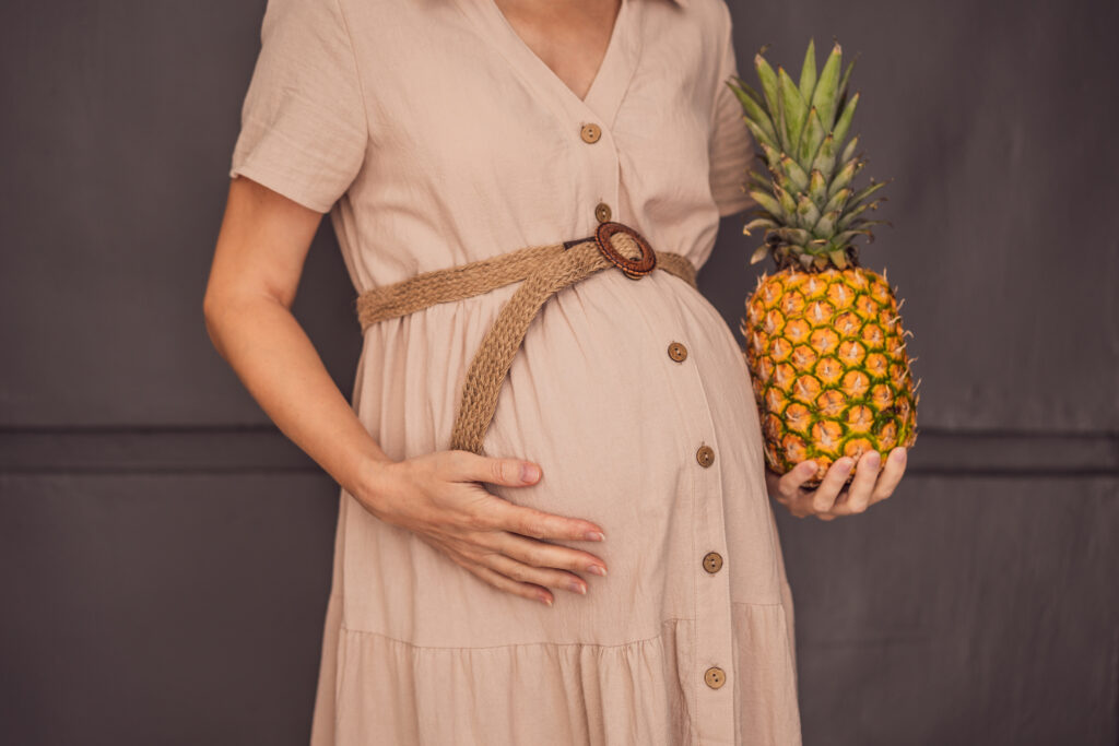A pregnant woman’s belly, beautifully showcasing the size of her baby, likened to a pineapple. Explore the potential benefits and harms of pineapple during pregnancy and childbirth